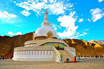 Tòa tháp trắng Shanti Stupa ở Ladakh – Vương quốc “Tiểu Tây Tạng” hoang sơ
